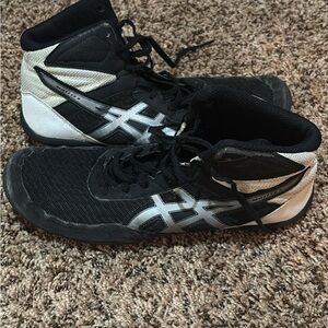 Asics Size 7.5 wrestling shoes
